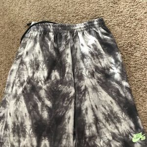 Boys Nike shorts- like new, size xl